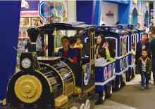 Kisha Poppo, a cruising train that runs inside the mall