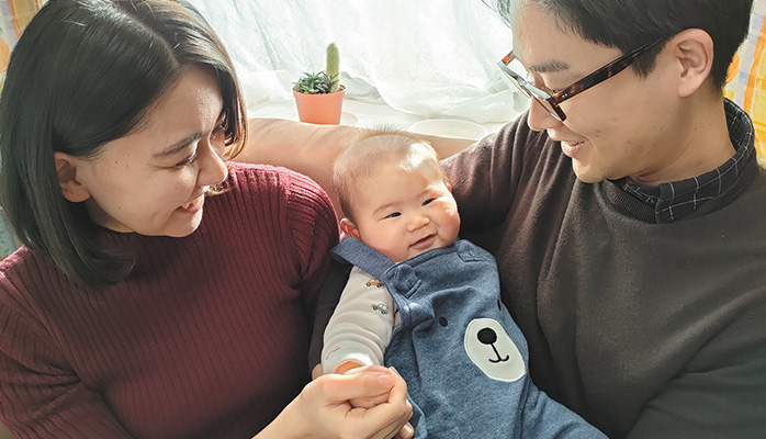 image:Reducing stress by participating in childcare as a couple